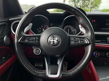 2020 Alfa Romeo Stelvio - image 17