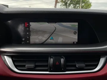 2020 Alfa Romeo Stelvio - image 21