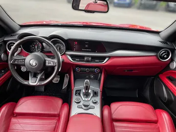 2020 Alfa Romeo Stelvio - image 4