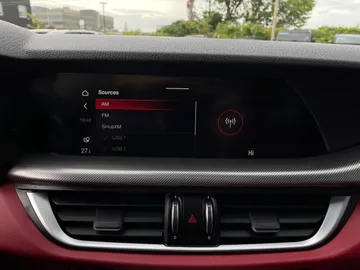2020 Alfa Romeo Stelvio - image 28