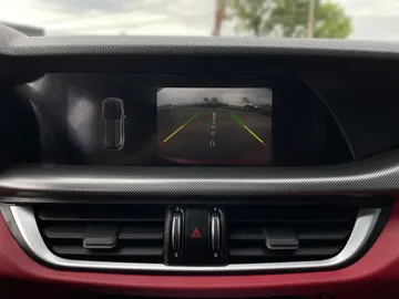 2020 Alfa Romeo Stelvio - image 22