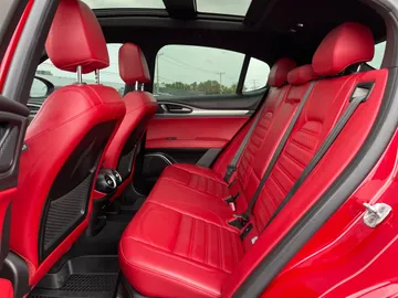 2020 Alfa Romeo Stelvio - image 15