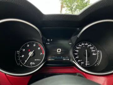 2020 Alfa Romeo Stelvio - image 16
