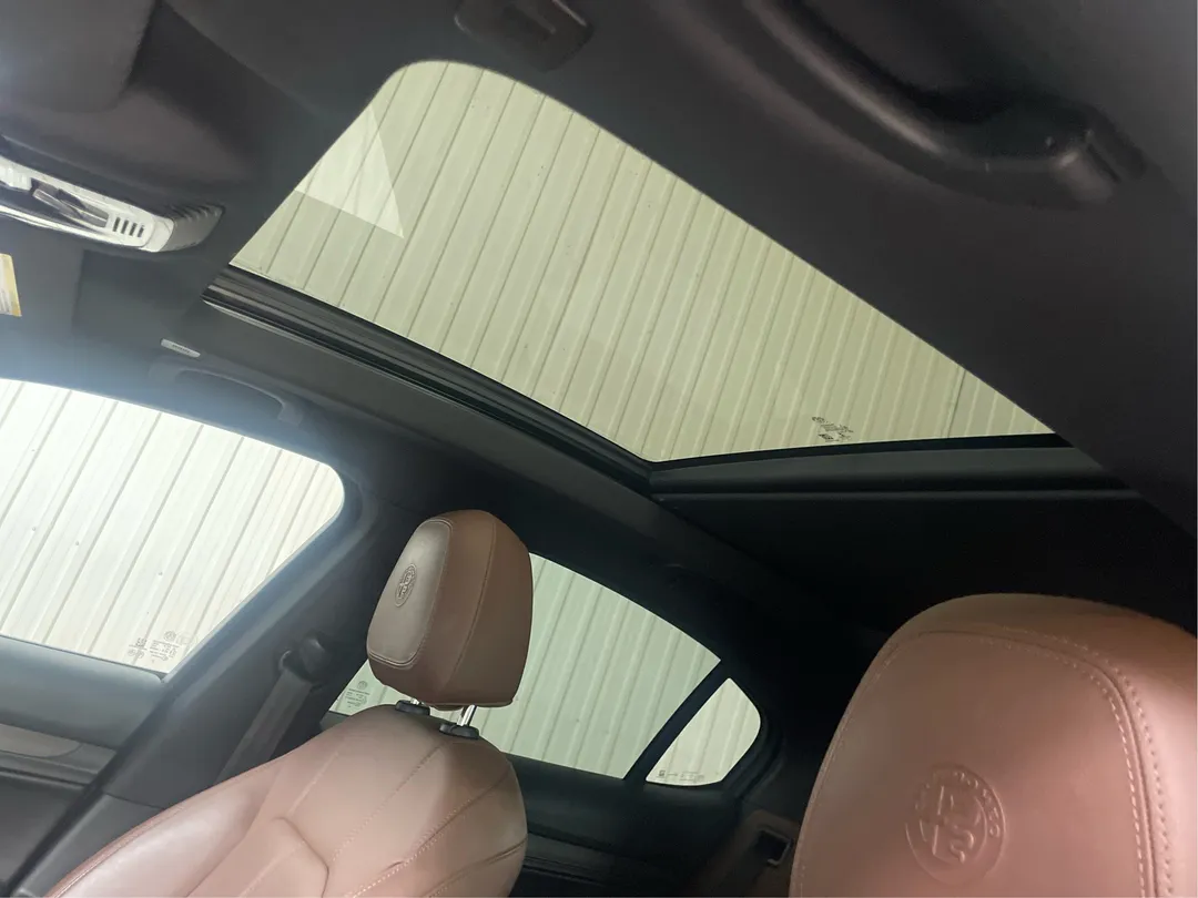 2022 Alfa Romeo Stelvio — photo 5