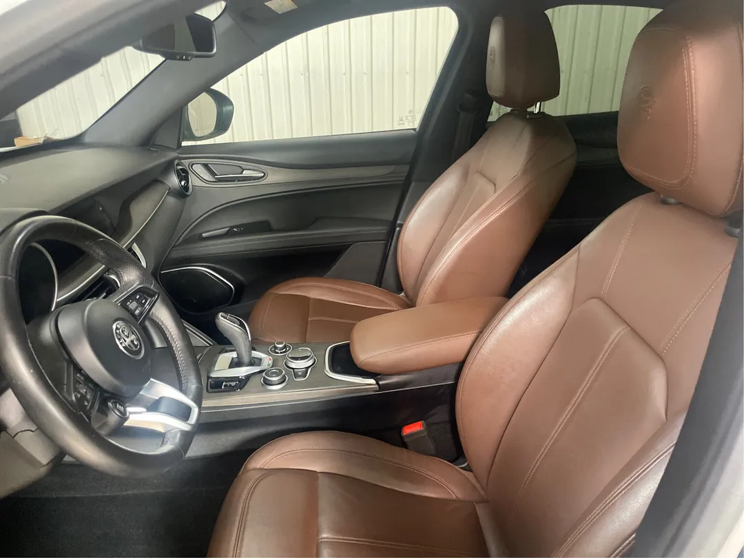 2022 Alfa Romeo Stelvio — photo 3