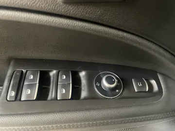2022 Alfa Romeo Stelvio - image 28