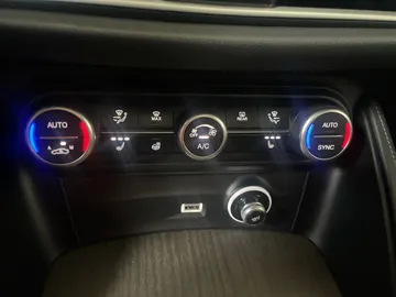 2022 Alfa Romeo Stelvio - image 26