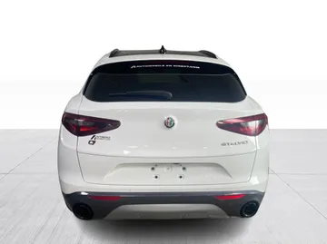 2022 Alfa Romeo Stelvio - image 12