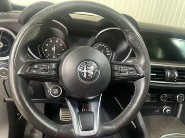 2022 Alfa Romeo Stelvio - image 18