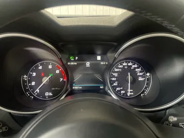 2022 Alfa Romeo Stelvio - image 17