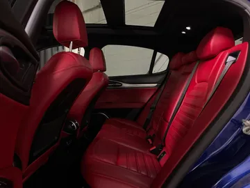 2021 Alfa Romeo Stelvio - image 12