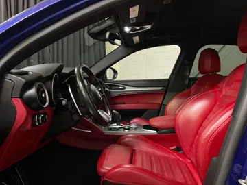 2021 Alfa Romeo Stelvio - image 10