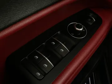 2021 Alfa Romeo Stelvio - image 27