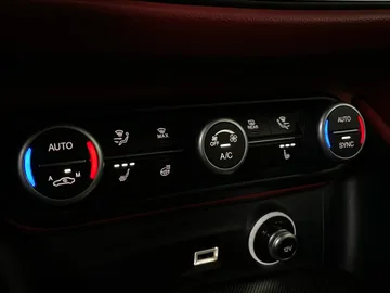 2021 Alfa Romeo Stelvio - image 25