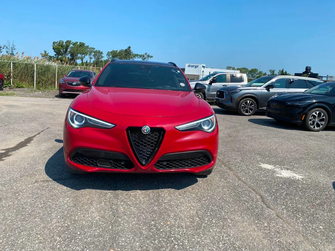 2023 Alfa Romeo Stelvio — photo 2