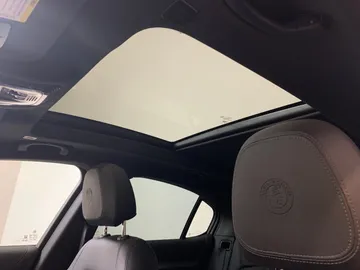 2023 Alfa Romeo Stelvio - image 12