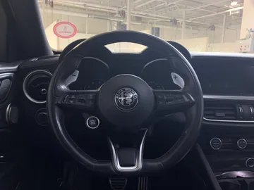 2023 Alfa Romeo Stelvio - image 16