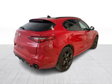 2023 Alfa Romeo Stelvio - image 8