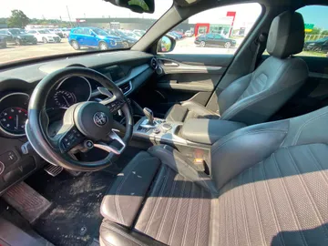 2023 Alfa Romeo Stelvio - image 7