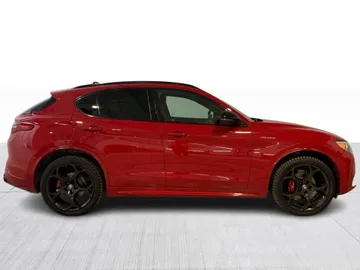 2023 Alfa Romeo Stelvio - image 9