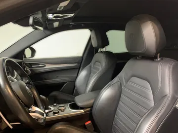 2023 Alfa Romeo Stelvio - image 10