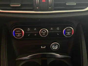 2023 Alfa Romeo Stelvio - image 25