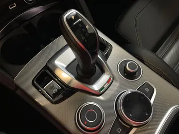 2023 Alfa Romeo Stelvio - image 35