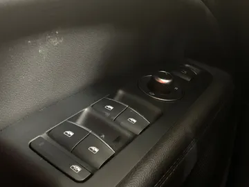 2023 Alfa Romeo Stelvio - image 28
