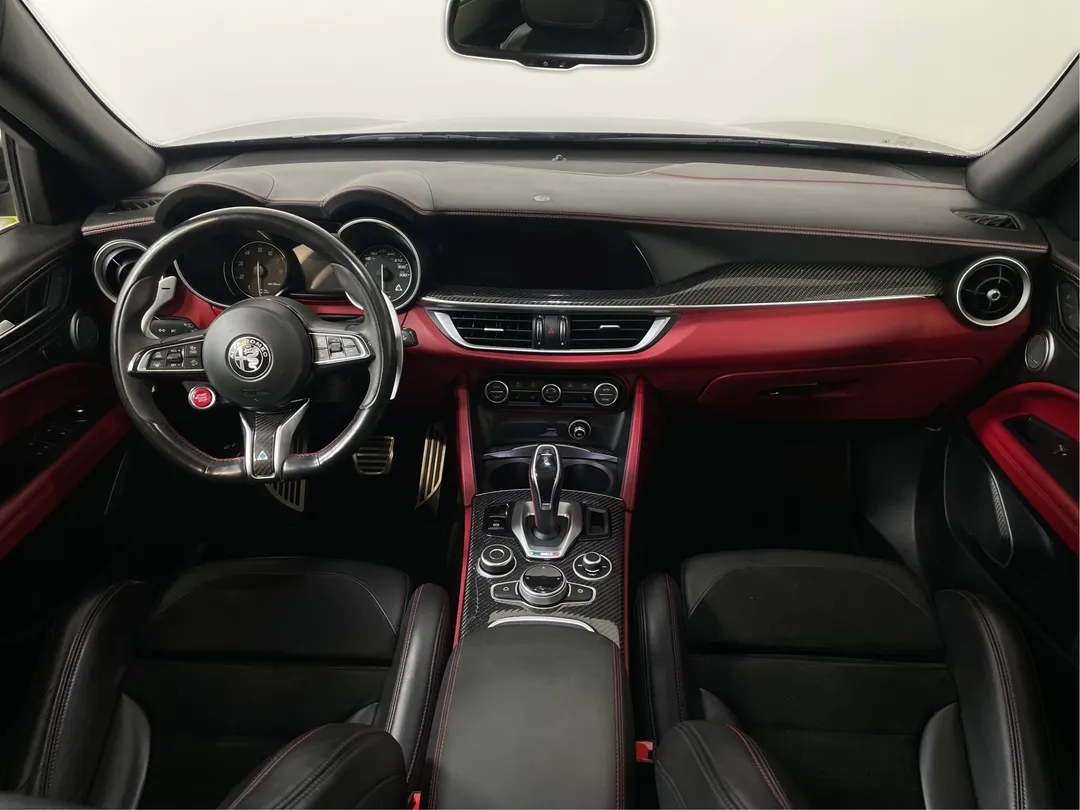 2021 Alfa Romeo Stelvio — photo 4