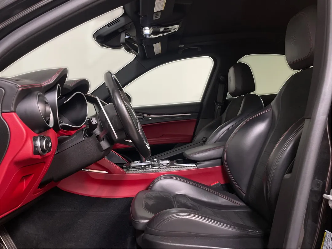 2021 Alfa Romeo Stelvio — photo 3