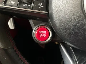 2021 Alfa Romeo Stelvio - image 26