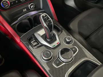 2021 Alfa Romeo Stelvio - image 33