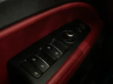 2021 Alfa Romeo Stelvio - image 28