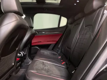 2021 Alfa Romeo Stelvio - image 16