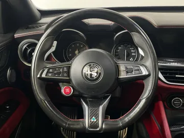 2021 Alfa Romeo Stelvio - image 19
