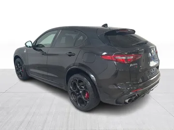 2021 Alfa Romeo Stelvio - image 12