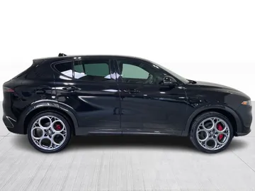 2024 Alfa Romeo Tonale - image 2