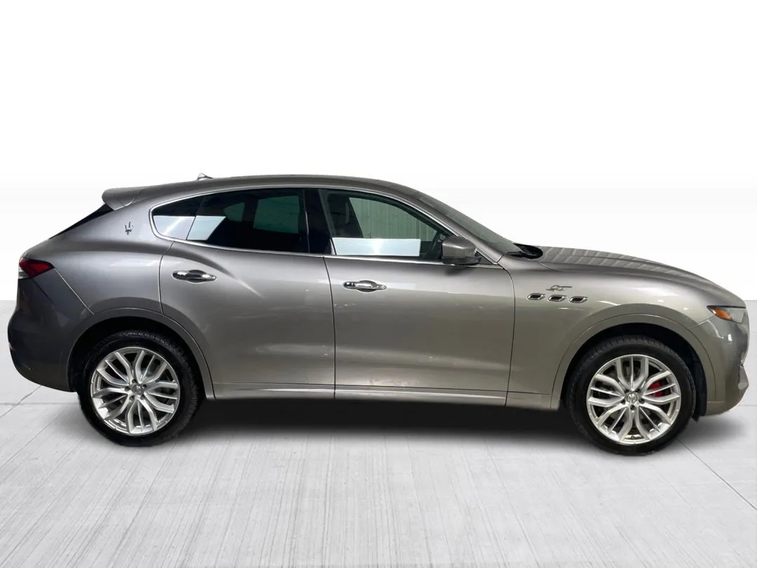 2022 Maserati Levante — photo 2
