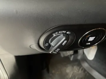 2022 Maserati Levante - image 19