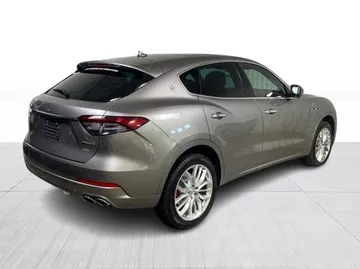 2022 Maserati Levante - image 14