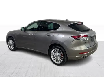 2022 Maserati Levante - image 11