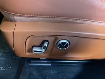 2022 Maserati Levante - image 20