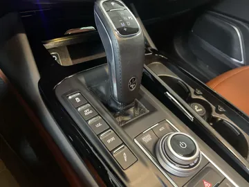 2022 Maserati Levante - image 33