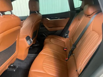 2022 Maserati Levante - image 15