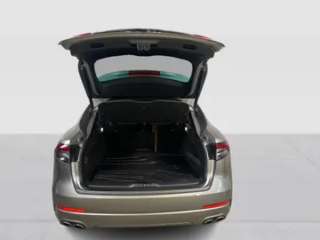 2022 Maserati Levante - image 13