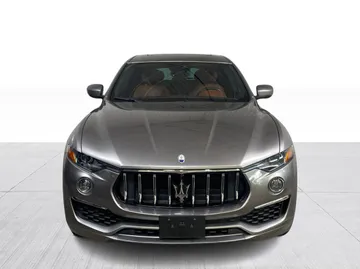 2022 Maserati Levante - image 8