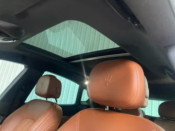 2022 Maserati Levante - image 6