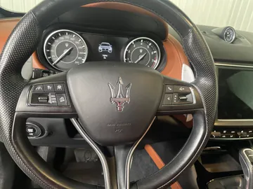 2022 Maserati Levante - image 18
