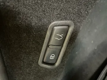 2022 Maserati Levante - image 23