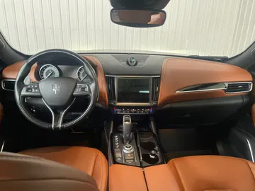 2022 Maserati Levante - image 4